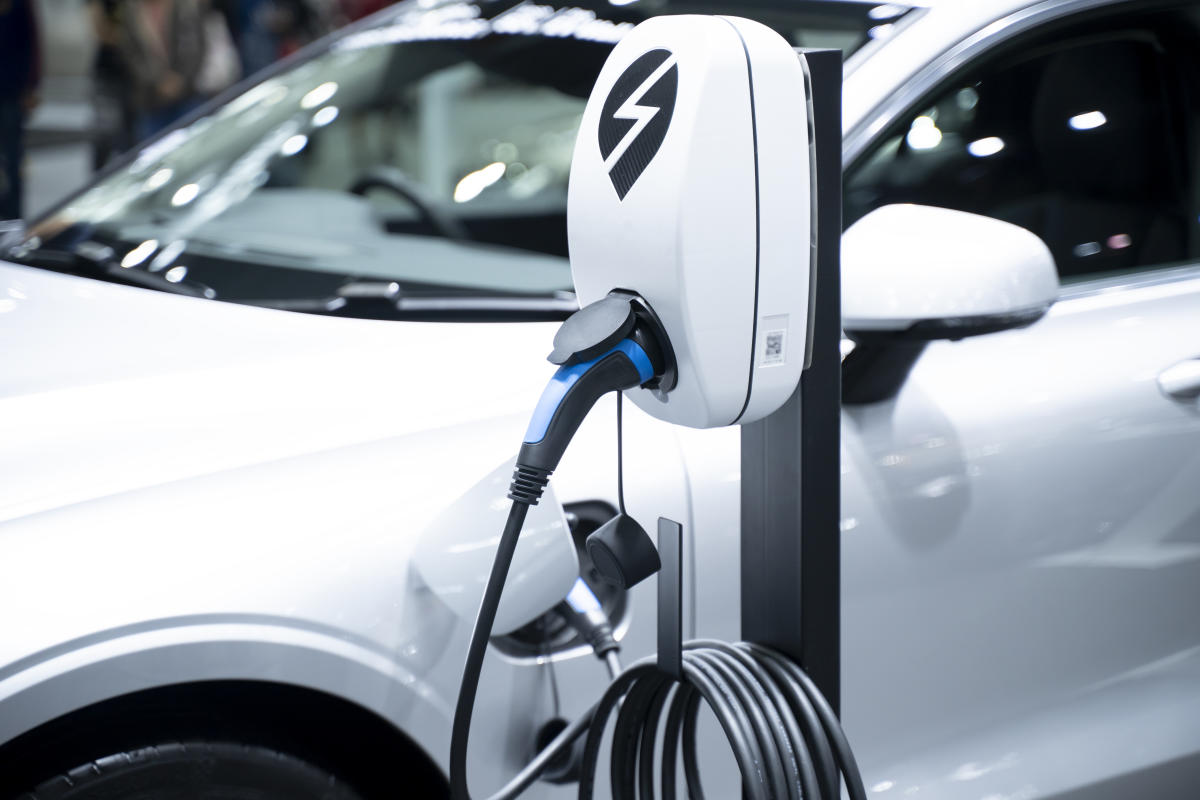 Electric car buyers may get an immediate discount on car purchases starting in 2024